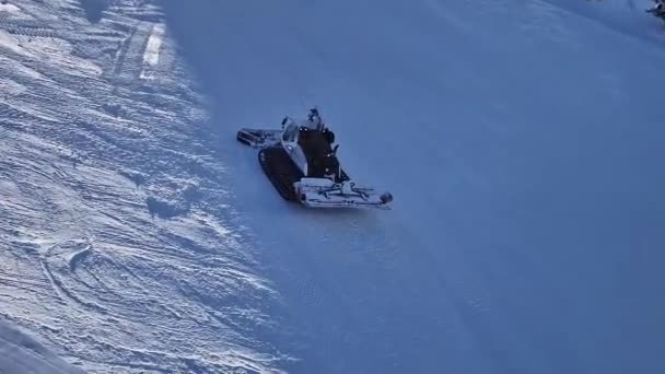 Aerial View Snowcat Working Leveling Snowdrifts Slopes Bansko Ski Resort — Stock Video
