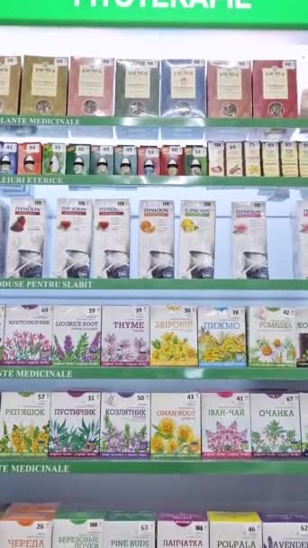 Ungheni Moldova 2024 Március Gyógyszertári Polcok Fitoterápiás Termékekkel Növényekből Származó — Stock videók