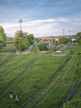 Ungheni şehrindeki Moldova demiryollarının vagon aktarma noktası. Tren tekerleklerinin Sovyet Sovyet SSCB hatlarından modern Avrupa 'ya dönüştürüldüğü yer, Romani sınırında yer alıyor.