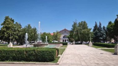 Moldova Cumhuriyeti 'nde meydandan manzaralı Chisinau tren istasyonu.