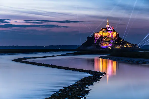 Mont Saint Michel Adası 'ndan gece çekimi