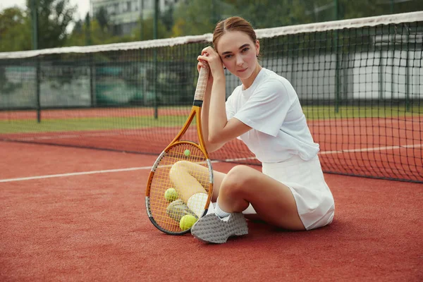 Woman Resting Play Tennis Carpet Court Outdoors Weekend Sunday Activity — Stock Photo, Image