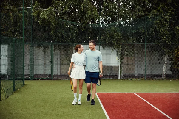 Young Couple Tennis Court Two Tennis Players Walking Court Talking — Stock Photo, Image