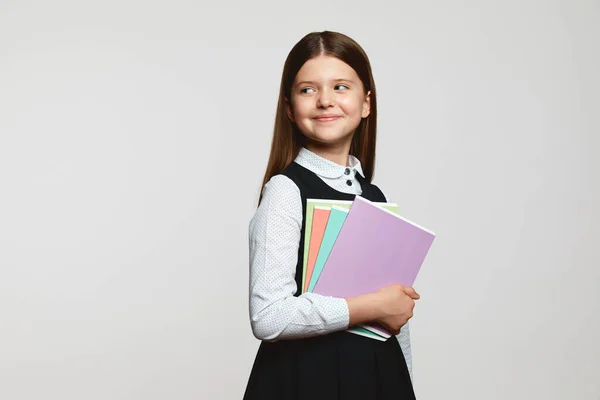Όμορφη Μαθήτρια Nerd Κορίτσι Στο Σχολείο Στολή Πολύχρωμα Βιβλία Στο — Φωτογραφία Αρχείου