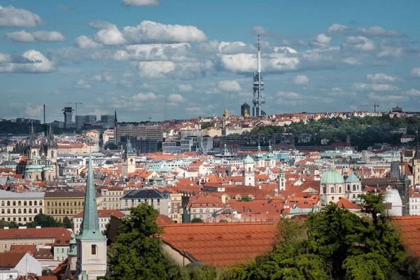 Vista Ciudad Sobre Los Tejados Edificios Históricos Praga Paisaje Urbano — Foto de Stock