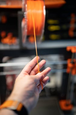 3D yazıcı kablosu. 3 boyutlu baskı makinesi. Ev fabrikası.