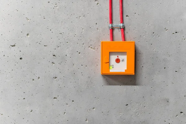 壁の緊急警報ボタン — ストック写真