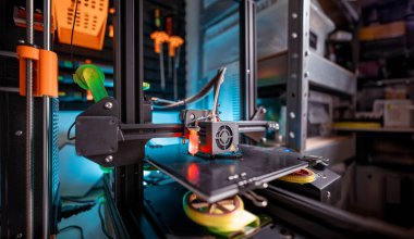 Geniş açılı 3D yazıcı. Tasarım stüdyosu. Ev yapımı prototip.