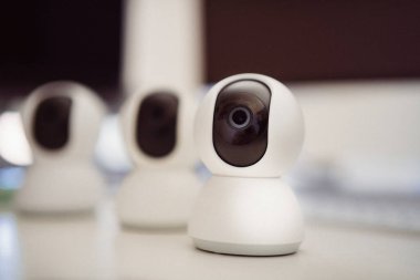Webcam IP güvenlik kamerası. Akıllı ev otomasyon cihazları. Sistem güvenliği.