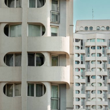 Wroclaw, Aşağı Silezya Voyvoda, Polonya, 08.10.2024 Modern beton yerleşim bölgesi emlak bölgesi.