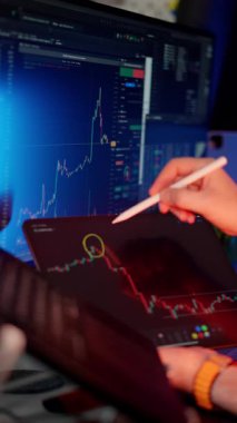 Kripto Para Piyasası Analizi Dijital Ekranlar Teknik Göstergeler tableti