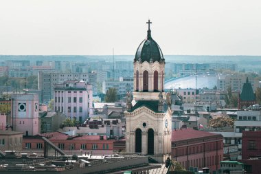 Tarihi kule manzarası Lodz Avrupa mimarisi Orta Polonya kilisesi