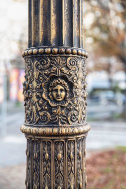 Fransa, Paris sokaklarında bir sokak lambası heykeli.