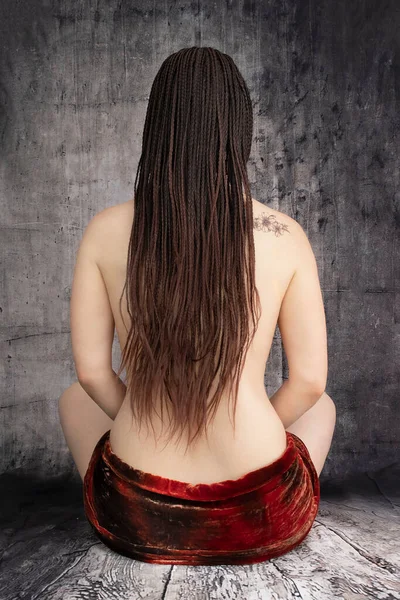 Beauty Spa Caucasian Woman Back African Braids Discreet Tattoo — Stock Photo, Image