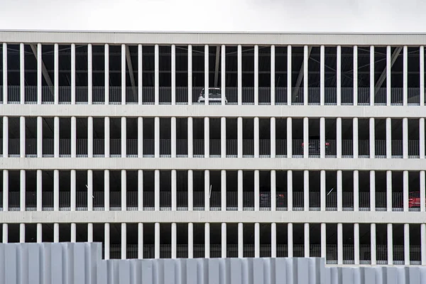 Современный Фасад Многоэтажного Здания Автостоянки — стоковое фото