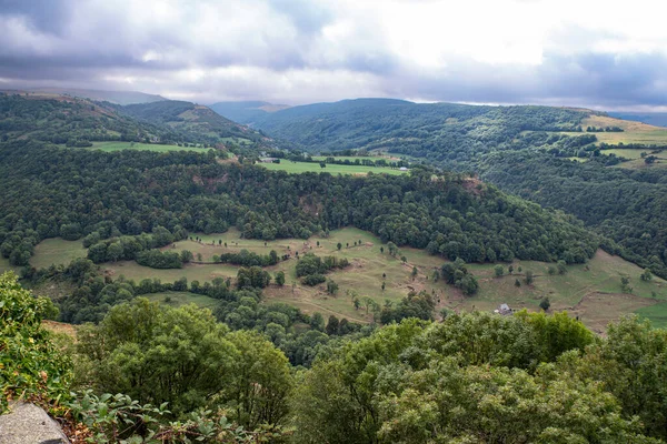 Krajina Auvergne Francie Horami Lesy Poli Pro Zemědělství — Stock fotografie