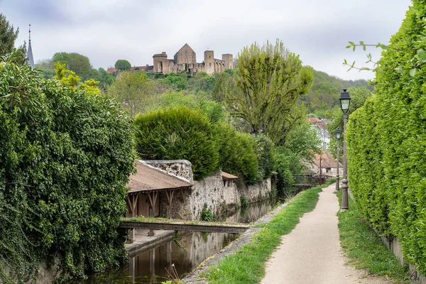 Vesnice Chevreuse Jižně Paříže Francii Typickou Středověkou Architekturou — Stock fotografie