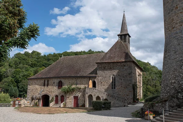法国坎塔尔地区的Chteau Val教堂 — 图库照片