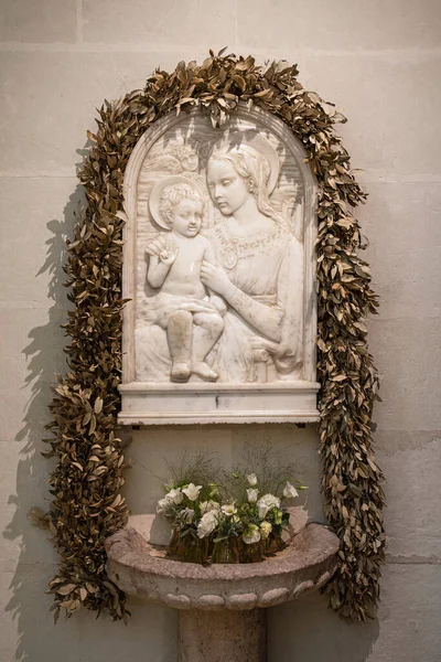 Szczegóły Marmurowej Rzeźby Dziewicy Dziecka Chteau Chenonceau Francji — Zdjęcie stockowe