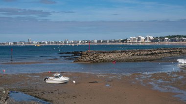 Fransa 'nın Brittany kentindeki Pornichet ve La Baule' de deniz manzarası