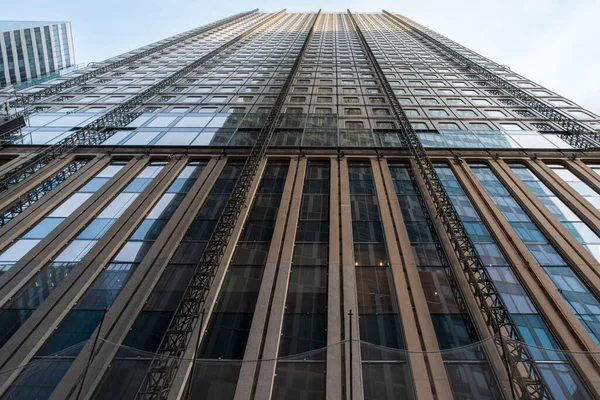 Paris, Fransa 'daki La Dfense iş bölgesinde büyük modern kule