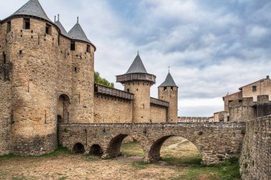 Fransa 'daki Carcassonne kasabasının tahkimatı