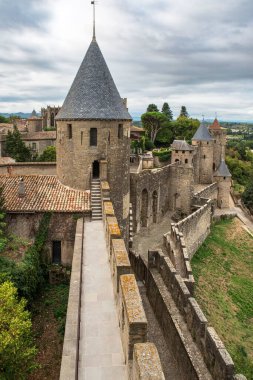 Fransa 'nın güneyindeki Carcassonne kasabasındaki Hisar' ın mimarisi.