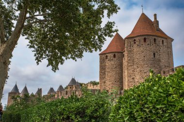 Fransa 'nın güneyindeki Carcassonne kasabasındaki Hisar' ın mimarisi.