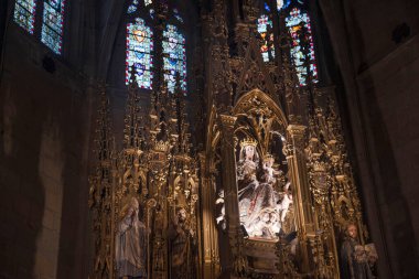 İspanya 'nın Bask Bölgesi' ndeki Irun şehrindeki katedralin içi