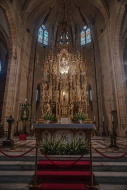 İspanya 'nın Bask Bölgesi' ndeki Irun şehrindeki katedralin içi