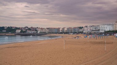 Saint-Jean-de-Luz plajı Fransa 'nın Bask ülkesinde.