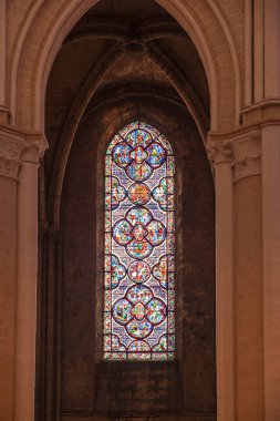 Fransa 'daki Chartres Katedrali' nin mozaik pencerelerinin ayrıntıları.