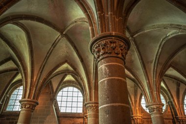 Fransa, Normandiya 'daki Mont Saint-Michel Manastırı' ndaki heykellerin detayları