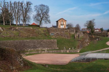 Fransa 'nın Burgundy kentindeki Autun kasabasında Roma amfitiyatrosu