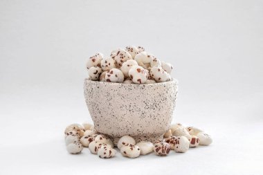 Kabarık nilüfer tohumu, Makhana, egzotik bir sebze bileşeni.