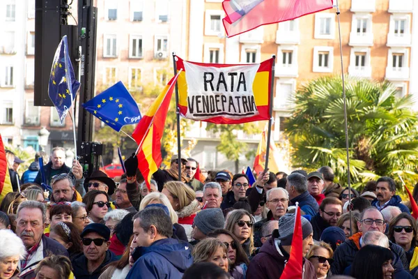 Manifestanti Destra Protestano Durante Una Manifestazione Contro Amnistia Separatisti Catalani — Foto Stock