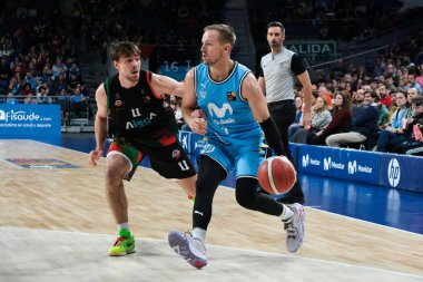 Movistar Estudiantes oyuncusu Movistar Estudiantes ile Cantabria arasında oynanan LEB Oro Maçı sırasında WiZink Center 'da görüldü. 3 Aralık