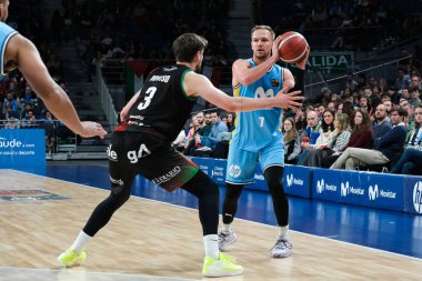 Movistar Estudiantes oyuncusu Movistar Estudiantes ile Cantabria arasında oynanan LEB Oro Maçı sırasında WiZink Center 'da görüldü. 3 Aralık