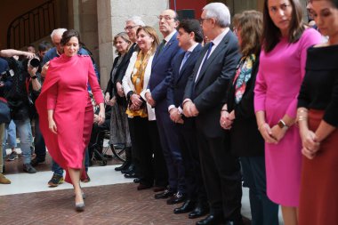 İsabel Daz Ayuso cemaatinin başkanı İspanya Anayasası 'nın 4 Aralık 2023 tarihinde İspanya' nın başkenti Madrid 'de gerçekleştirilen Real Casa de Correos' ta düzenlenen etkinliklere katılmıştır..