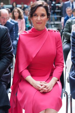 İsabel Daz Ayuso cemaatinin başkanı İspanya Anayasası 'nın 4 Aralık 2023 tarihinde İspanya' nın başkenti Madrid 'de gerçekleştirilen Real Casa de Correos' ta düzenlenen etkinliklere katılmıştır..