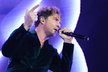 Şarkıcı David Bisbal 6 Aralık 2023 'te Madrid' deki Wizcenter 'da düzenlenen I Feel Cour 2023 konserinde performans sergiliyor.