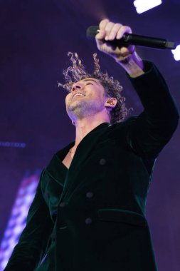 Şarkıcı David Bisbal 6 Aralık 2023 'te Madrid' deki Wizcenter 'da düzenlenen I Feel Cour 2023 konserinde performans sergiliyor.