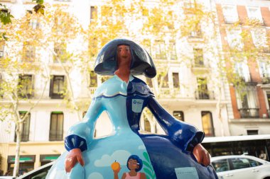 Ressam Velzquez Las Menina 'nın heykelinin şeklindeki bir heykel, 8 Aralık 2023' te İspanya 'nın Meninas Madrid Galeri Sergisi' nde sergilenmektedir.