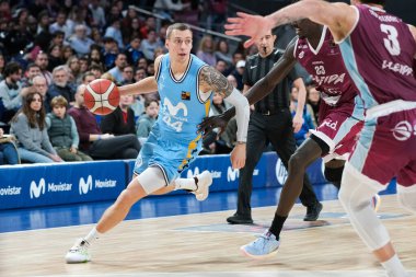 Movistar Estudiantes oyuncusu Movistar Estudiantes ile ICG Forca Lleida arasında oynanan LEB Oro Maçı sırasında 10 Aralık 'ta WiZink Center Madrid' de görüldü.