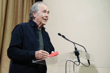 İspanyol şarkıcı Joan Manuel Serrat, 12 Aralık 2023 tarihinde İspanya 'nın Madrid kentinde SGAE' nin Onur Madalyası 'nı aldı.