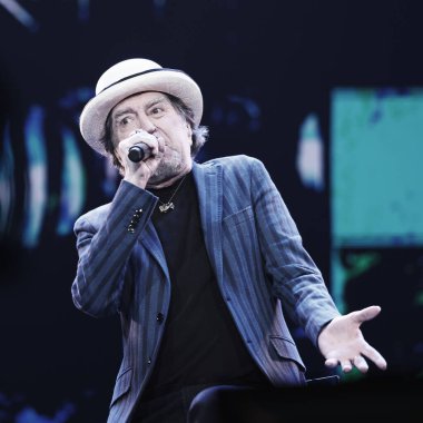 Joaquin Sabina 18 Aralık 2023 tarihinde İspanya 'nın Madrid şehrinde WiZink Center' da sahne almaktadır..