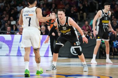 Partizan Mozzart Bet 'ten Mateusz Ponitka Belgrad, 21 Aralık 2023 tarihinde İspanya' nın başkenti WiZink 'te Real Madrid ile Partizan Belgrad arasındaki Türk Hava Yolları EuroLeague' inde oynuyor.