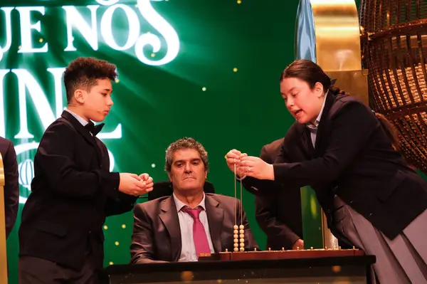 Los Niños San Ildefonso Cantan Las Bolas Lotería Con Los — Foto de Stock