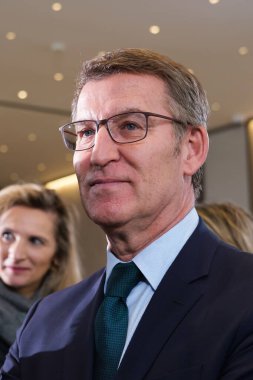 Partido Popüler Başkanı Alberto Nunez Feijoo, 28 Aralık 2023 tarihinde İspanya 'nın başkenti Madrid' de bulunan VP Otel 'de düzenlenen basın toplantısı sırasında Del ao 2023 dengesi bozuldu.. 