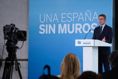 Partido Popüler Başkanı Alberto Nunez Feijoo, 28 Aralık 2023 tarihinde İspanya 'nın başkenti Madrid' de bulunan VP Otel 'de düzenlenen basın toplantısı sırasında Del ao 2023 dengesi bozuldu.. 